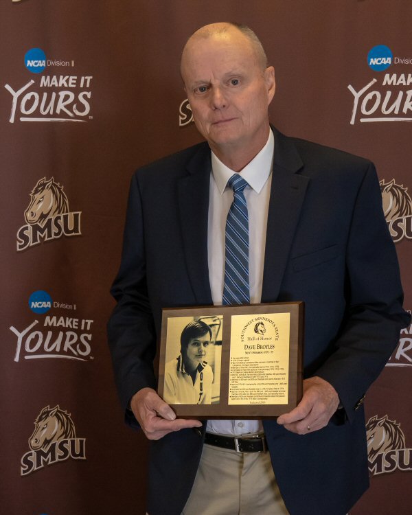 2019-02-01-Dave-Broyles-with-plaque-smal.jpg