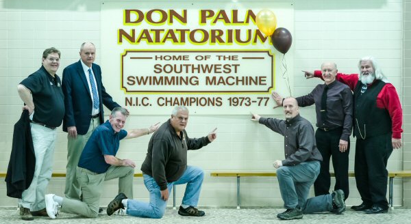 2019-02-01-group-picture-by-pool-2-small.jpg