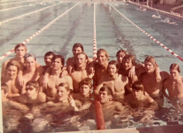 72-73-Team-at-the-Internationak-Swimming-Hall-of-Fame.jpg