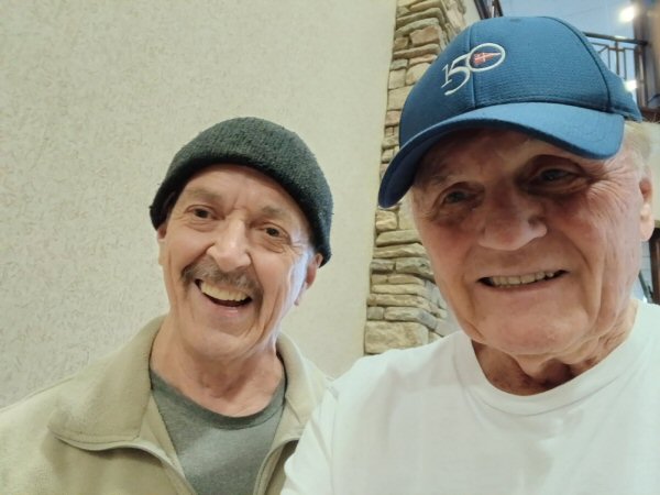 Mike-Halder-and-Beach-Boy-Bruce-Johnston.jpg